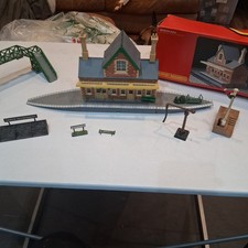 Hornby Booking Hall , Peco